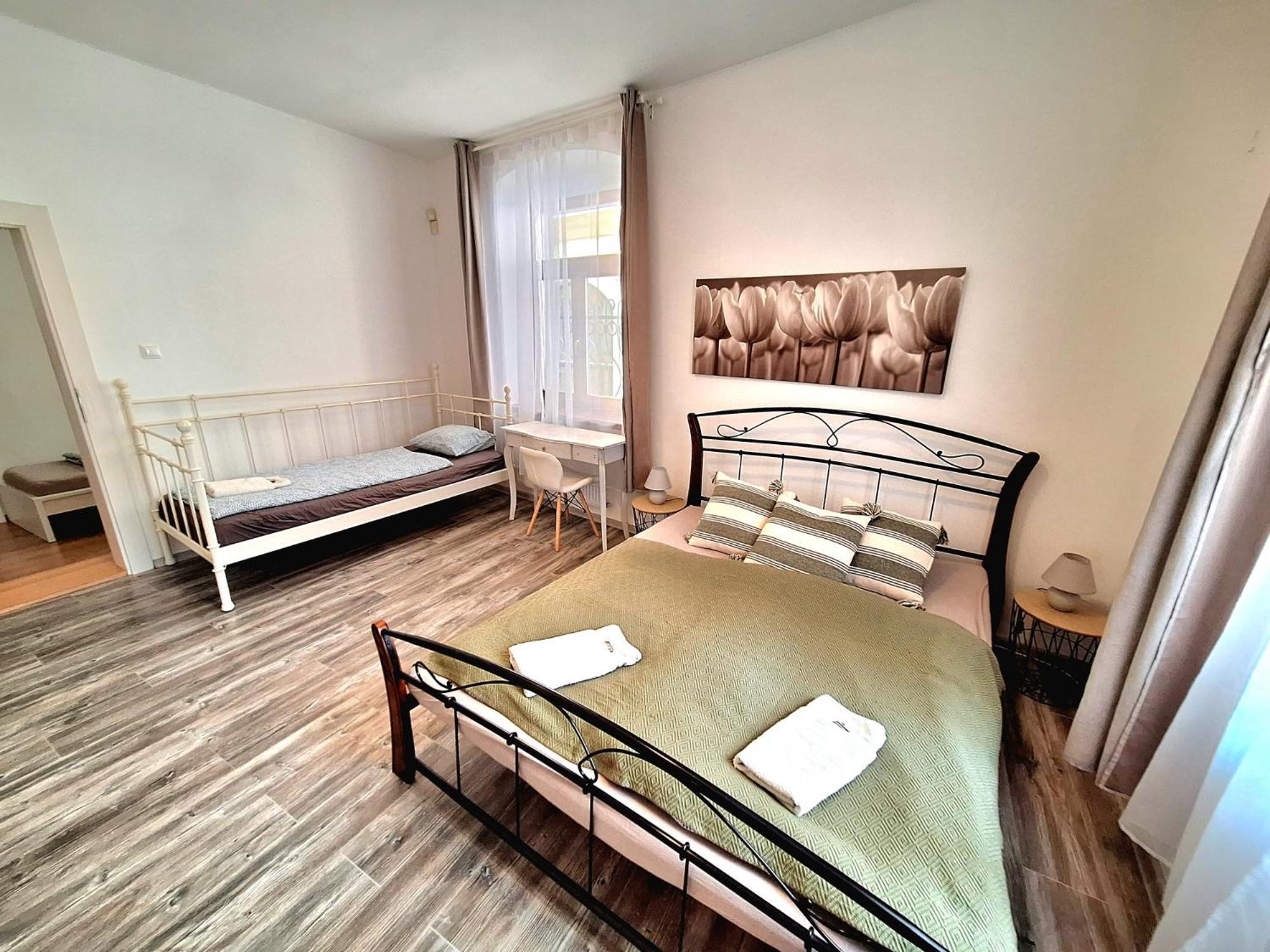 Emma - Old Town Apartman